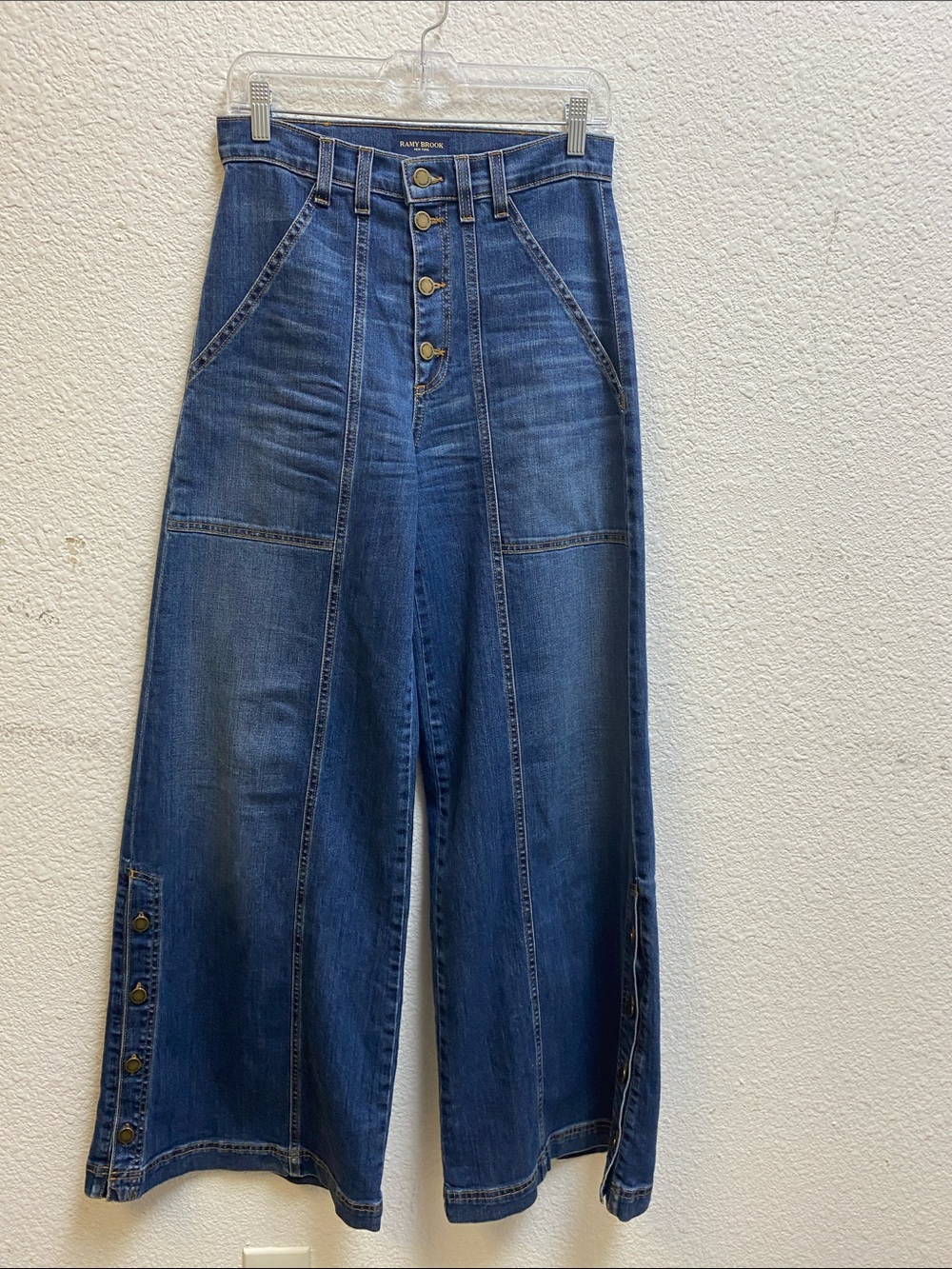 RAMY BROOK
FLORES HIGH-RISE WIDE LEG JEAN IN MEDIUM WASH